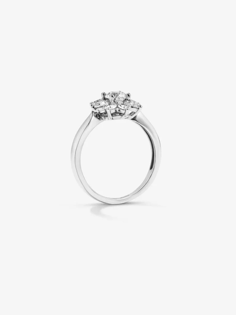 Anillo solitario de compromiso de oro blanco de 18K con diamantes