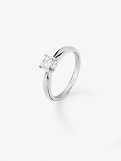 Anillo solitario de oro blanco de 18K con diamante en talla brillante de 0,7 cts
