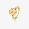 Anillo solitario de oro blanco de 18K con cuarzo citrino en talla oval de 4,4 cts y diamantes en talla brillante de 0,29 cts