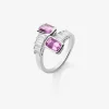 Anillo tú y yo de oro blanco de 18K con 2 zafiros rosas en talla octogonal con un total de 2,51 cts y 8 diamantes en talla baguette con un total de 0,72 cts