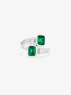 Anillo tú y yo de oro blanco de 18K con esmeraldas verdes en talla octogonal de 1,83 cts y diamantes en talla baguette de 0,57 cts