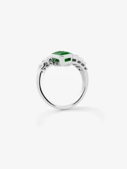 Anillo tú y yo de oro blanco de 18K con 2 esmeraldas verdes en talla octogonal con un total de 2,71 cts y 8 diamantes en talla baguette con un total de 1,08 cts