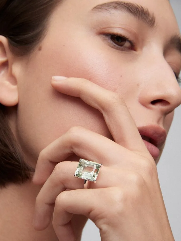 Anillo tipo cocktail de plata 925 con amatista verde en talla octogonal