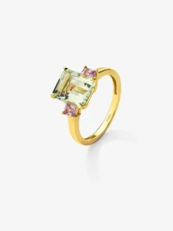 Anillo tresillo de oro amarillo de 18K con amatista verde en talla esmeralda de 2,53 cts y 2 zafiros rosas en talla princesa con un total de 0,41 cts