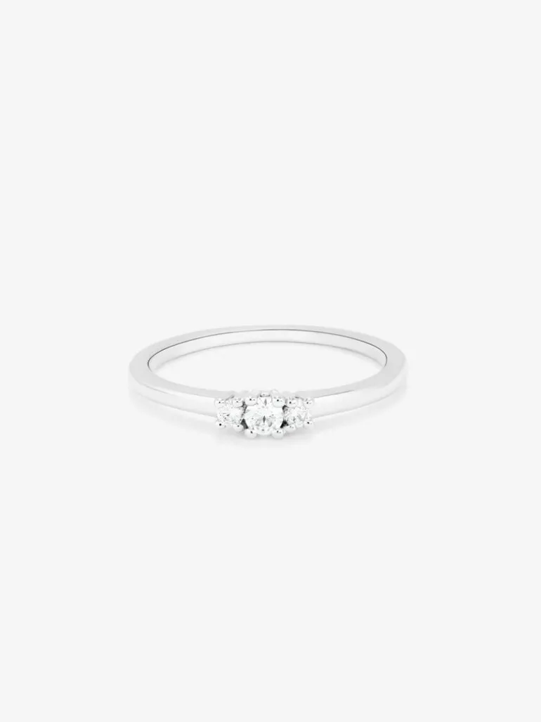 Anillo tresillo de oro blanco de 18K con diamantes
