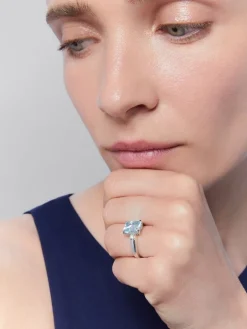 Anillo tresillo de plata con piedra topacio azul Sky central de 3,60cts y diamantes