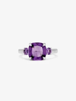 Anillo tresillo de plata 925 con una amatista morada en talla cushion y 2 amatistas moradas en talla brillante