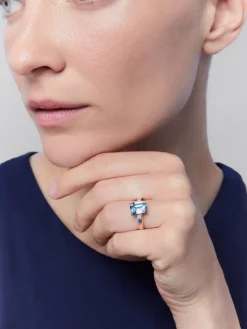 Anillo tresillo de plata con piedra topacio azul Sky central de 3,60cts y diamantes