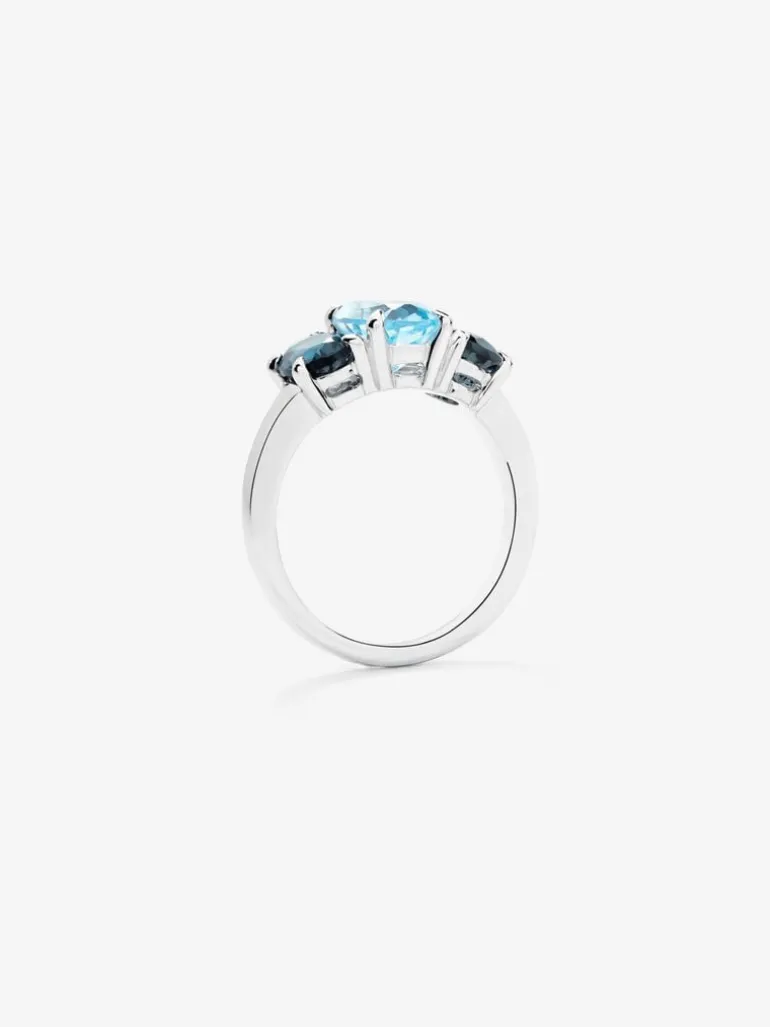 Anillo tresillo de plata 925 con un topacio azul sky en talla oval de 2,31 cts y 2 topacios azul london en talla oval con un total de 1,71 cts