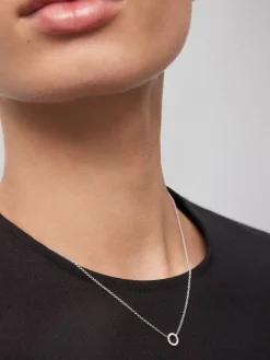 Colgante cadena círculo de oro blanco de 18K y diamantes
