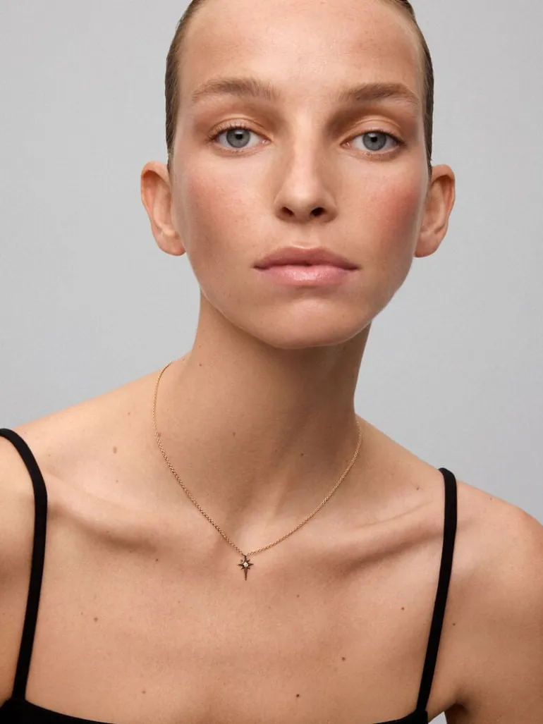 Colgante cadena con estrella de oro rosa de 18K con diamante