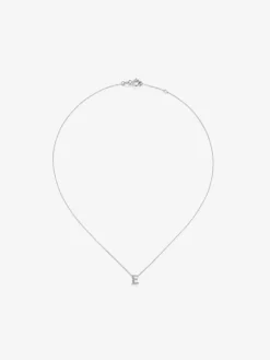 Colgante cadena con inicial pequeña de oro blanco de 18K y diamantes
