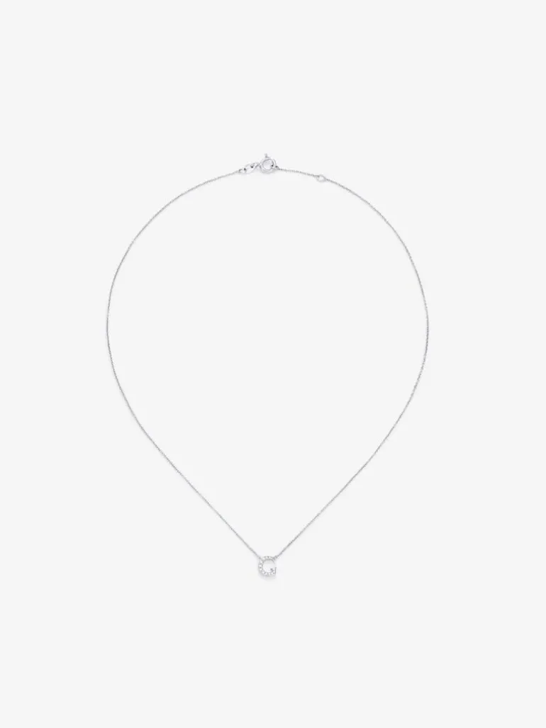 Colgante cadena con inicial pequeña de oro blanco de 18K y diamantes