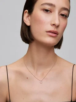 Colgante cadena con inicial de oro rosa de 18K y diamantes