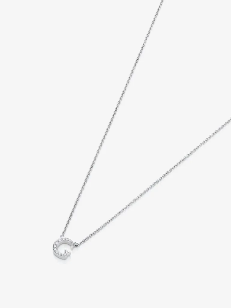 Colgante cadena con inicial pequeña de oro blanco de 18K y diamantes