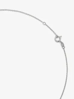 Colgante cadena cruz de oro blanco de 18K con diamantes
