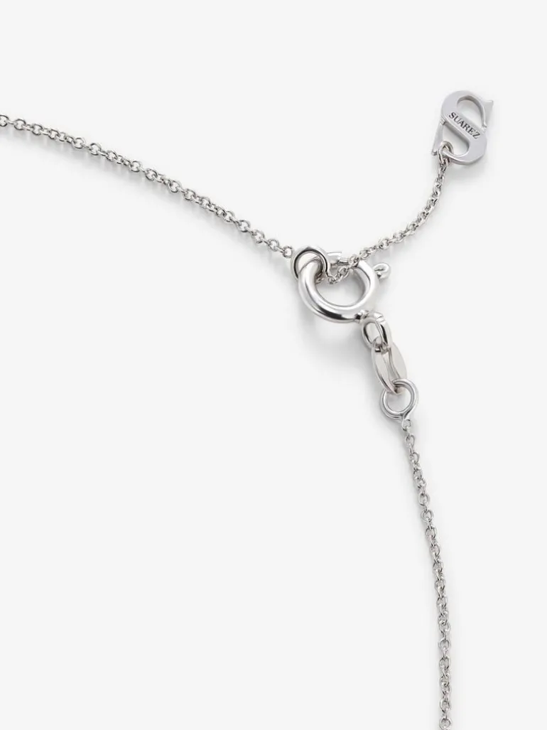 Colgante cadena de oro blanco de 18K con zafiro y diamantes