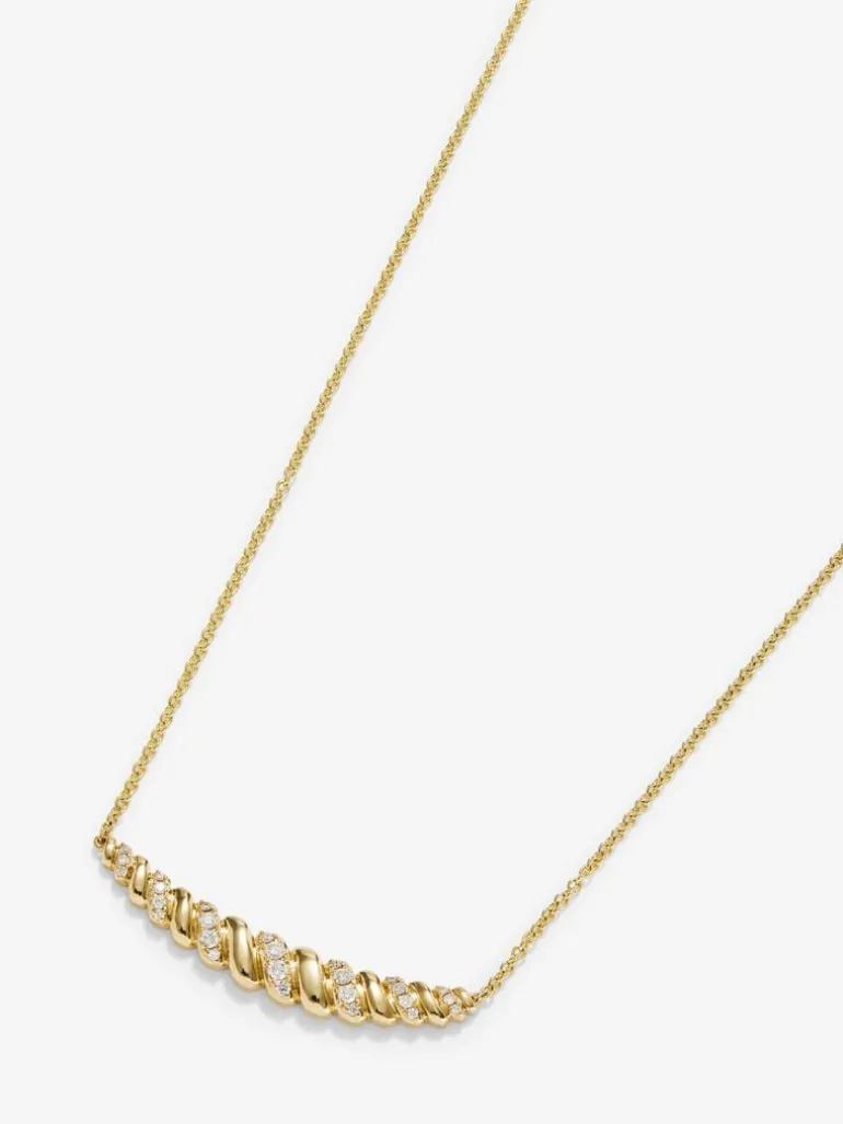 Colgante de oro amarillo de 18K con 24 diamantes en talla brillante con un total de 0,2 cts