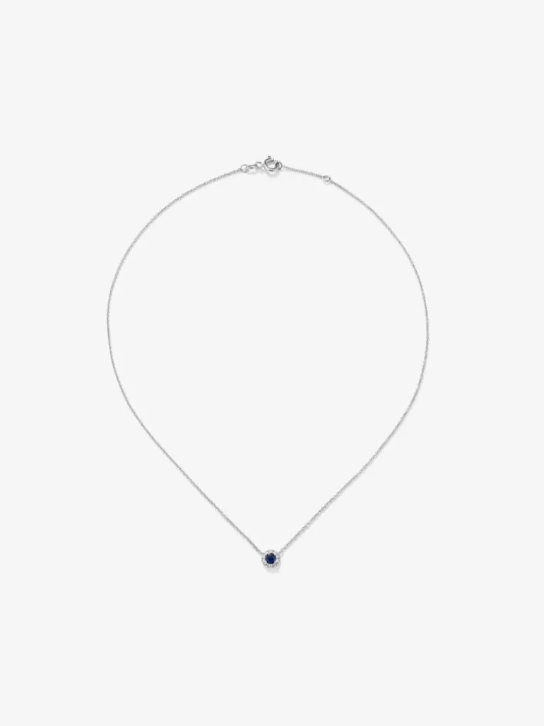 Colgante de oro blanco de 18K con un zafiro azul en talla brillante de 0,2 cts y 10 diamantes en talla brillante con un total de 0,05 cts