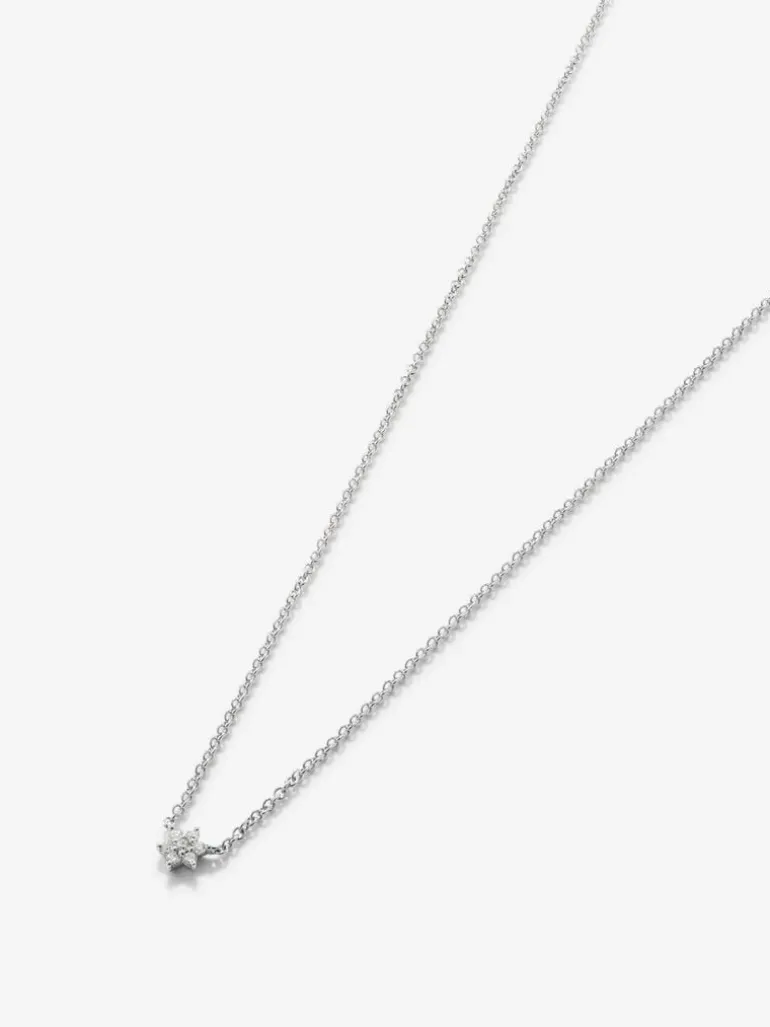 Colgante de oro blanco de 18K y diamantes en talla brillante de 0,08 cts y forma de estrella