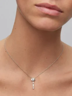 Colgante de oro blanco de 18K con diamantes en talla brillante y baguette de 0,5 cts