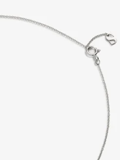 Colgante de oro blanco de 18K con diamantes en talla brillante y baguette de 0,5 cts