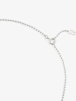 Colgante de oro blanco de 18K con 3 diamantes en talla brillante con un total de 0,18 cts