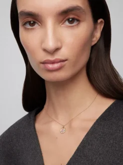 Colgante de oro blanco y rosa de 18K con 3 zafiros rosas en talla brillante con un total de 0,15 cts