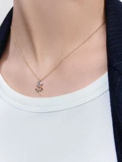 Colgante de oro rosa de 18K con zafiros verdes y multicolor en forma de flor