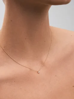 Colgante solitario de oro rosa de 18K con diamante en talla brillante de 0,15 cts