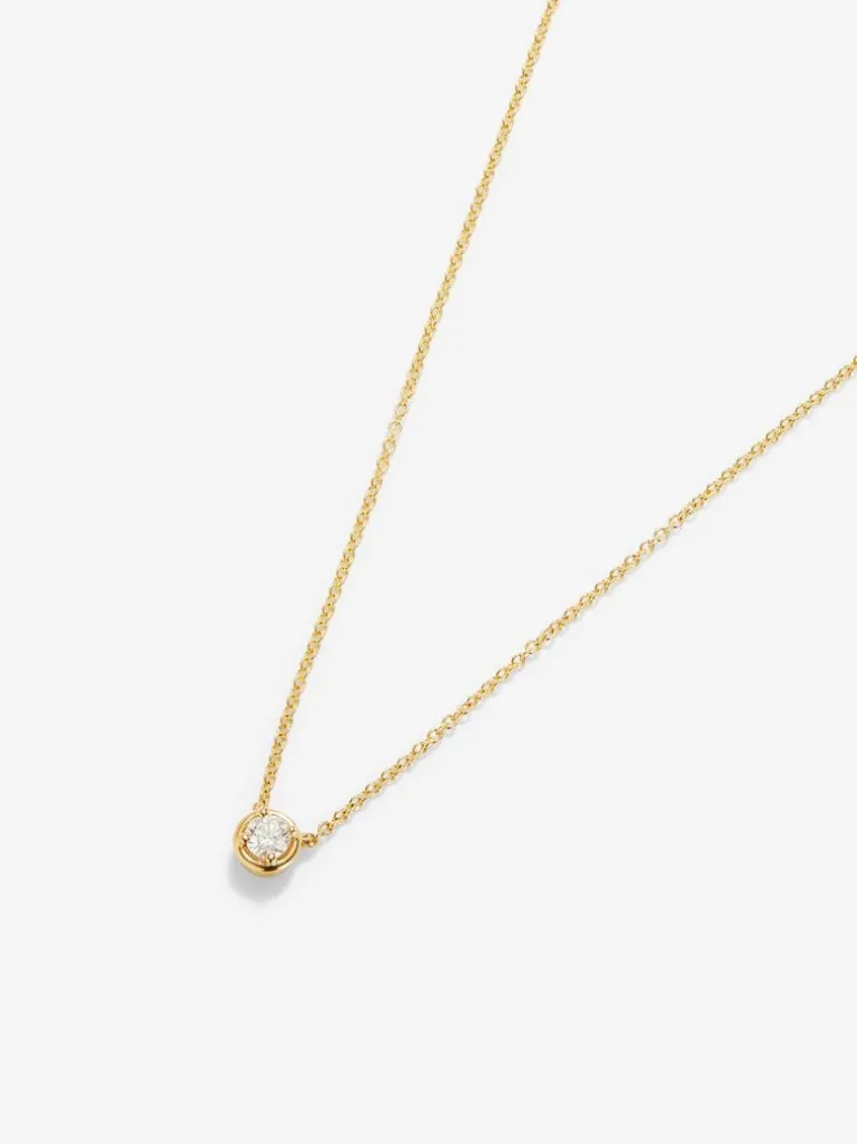 Colgante solitario de oro amarillo de 18K con diamante blanco en talla brillante de 0,05 cts