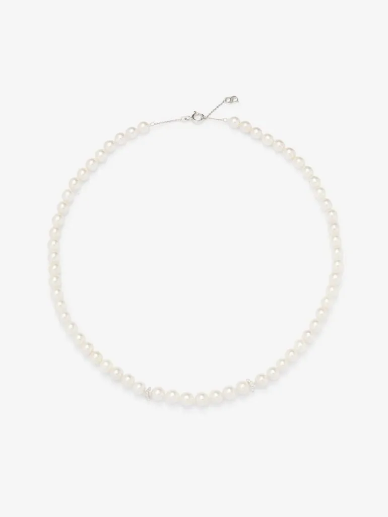 Collar de oro blanco de 18K con perlas akoya