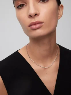 Collar de oro blanco de 18K con 27 diamantes en talla brillante con un total de 0,95 cts