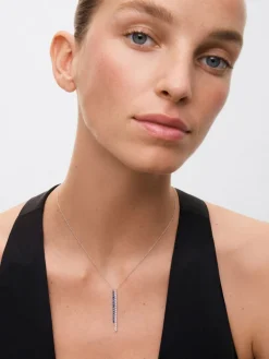 Collar de oro blanco de 18K con diamantes blancos y zafiros azules