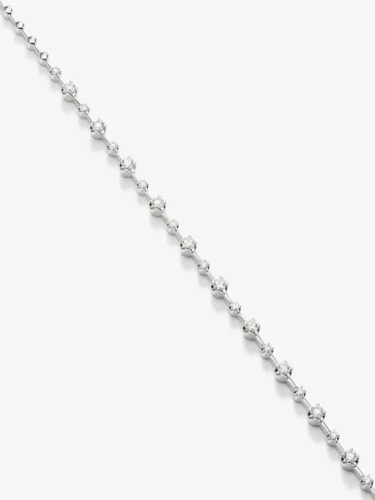 Collar de oro blanco de 18K con 27 diamantes en talla brillante con un total de 0,95 cts