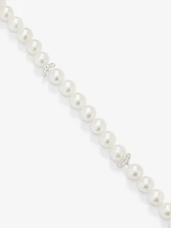 Collar de oro blanco de 18K con perlas akoya