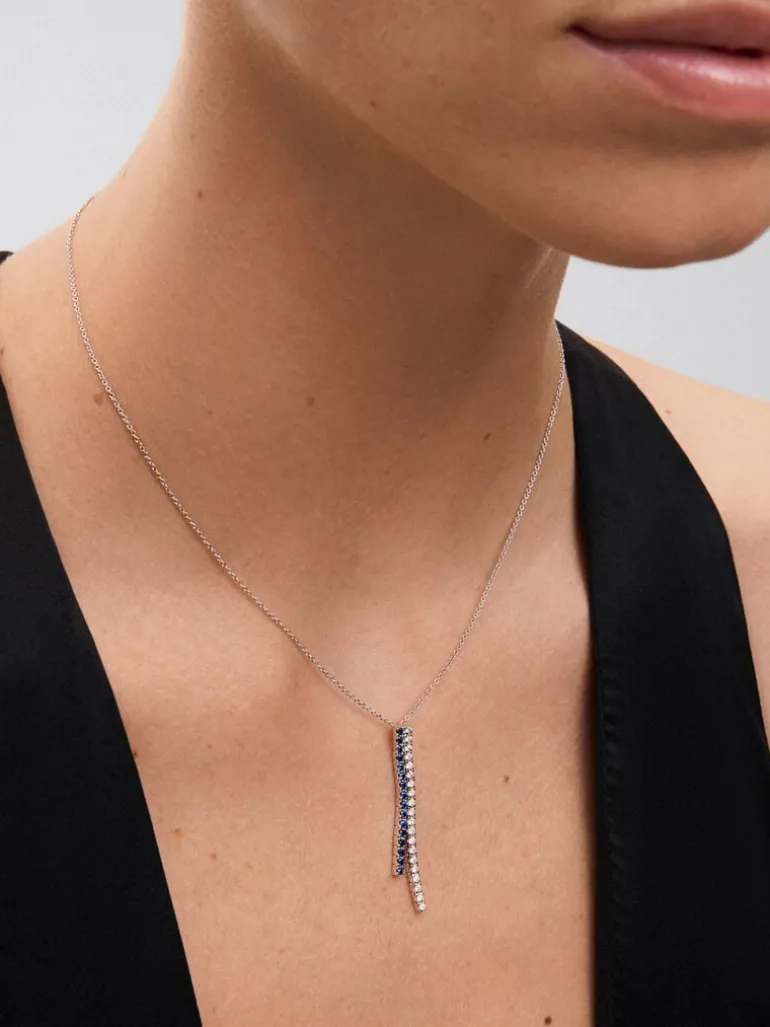 Collar de oro blanco de 18K con diamantes blancos y zafiros azules