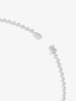 Collar de oro blanco de 18K con 27 diamantes en talla brillante con un total de 0,95 cts