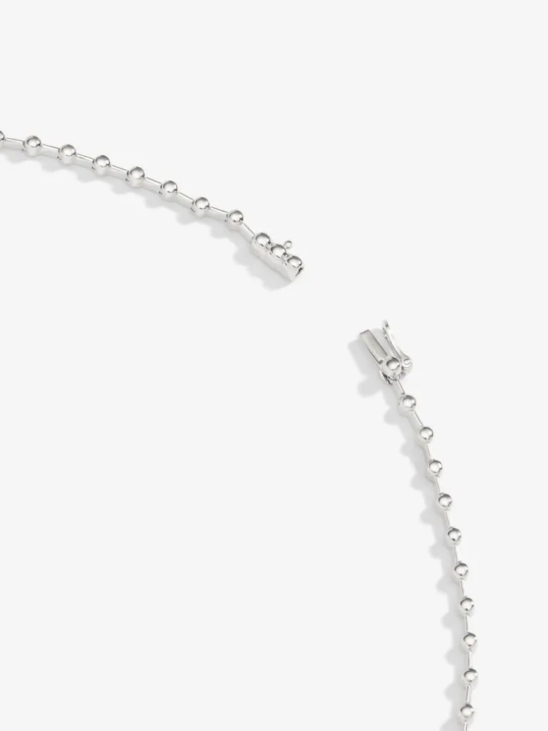 Collar de oro blanco de 18K con 27 diamantes en talla brillante con un total de 0,95 cts