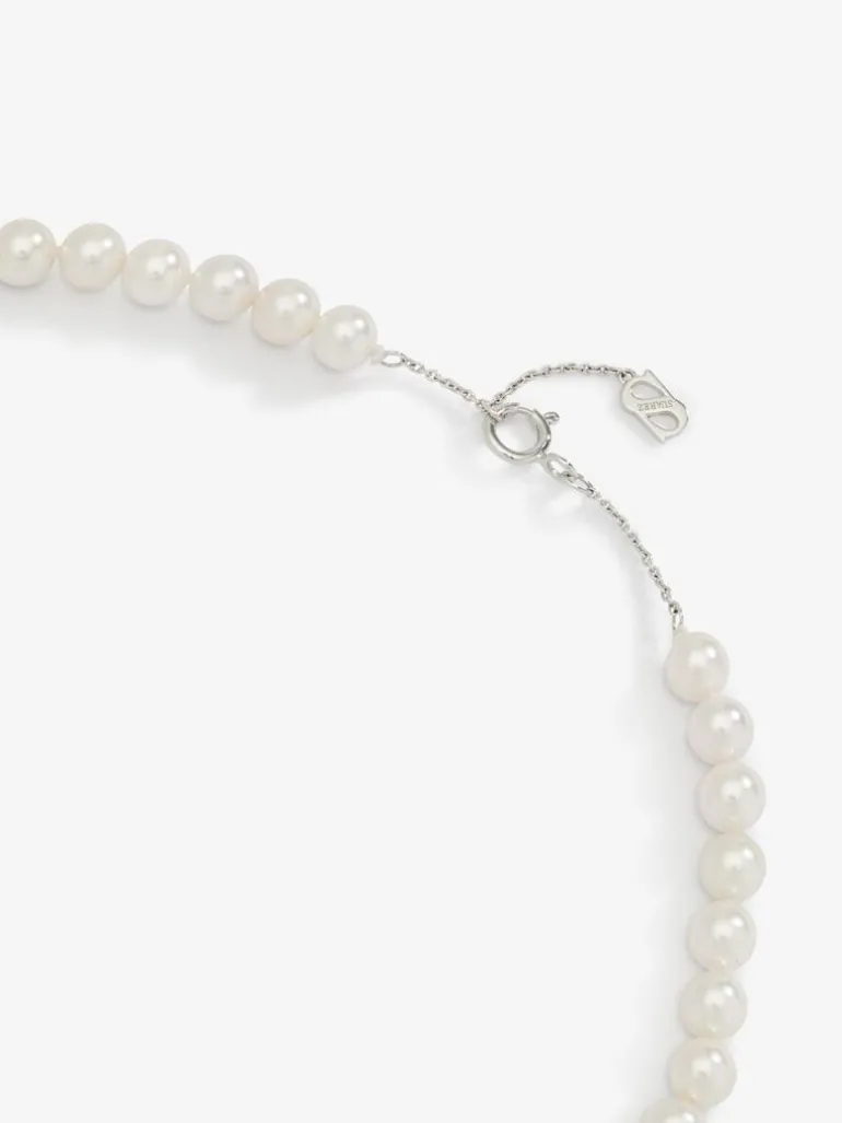 Collar de oro blanco de 18K con perlas akoya