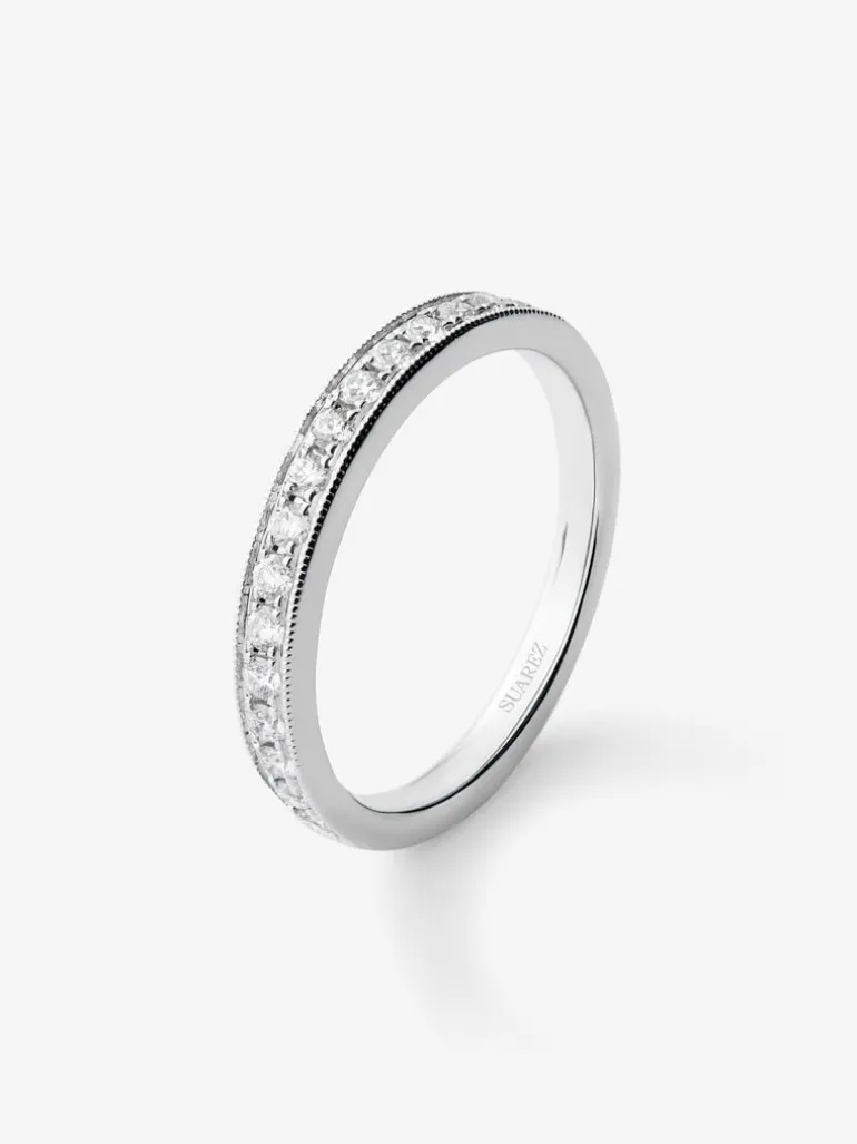Media alianza de oro blanco de 18K con 16 diamantes en talla brillante con un total de 0,29 cts