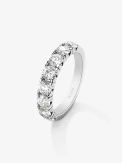 Media alianza de oro blanco de 18K con 8 diamantes en talla brillante con un total de 1,6 cts