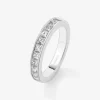 Media alianza de oro blanco de 18K con 13 diamantes en talla princesa con un total de 0,98 cts