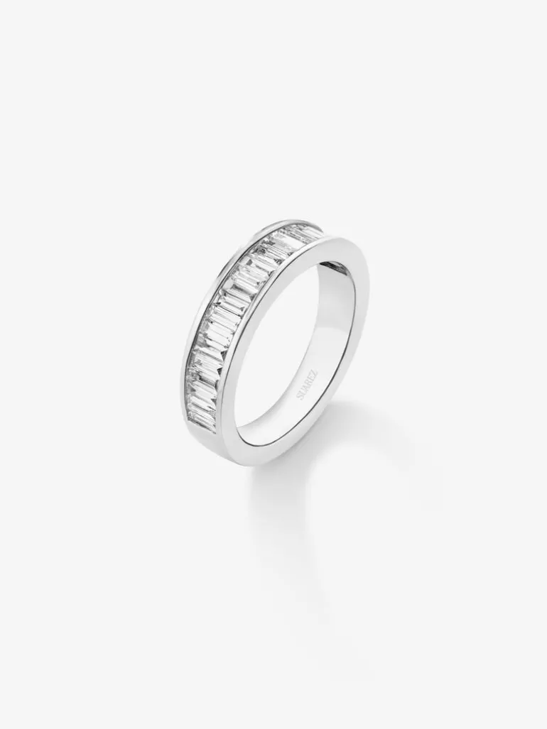 Media alianza de oro blanco de 18K con diamantes en talla baguette con un total de 1,83 cts
