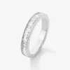 Media alianza de oro blanco de 18K con 31 diamantes en talla baguette con un total de 0,5 cts