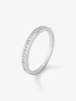 Media alianza de oro blanco de 18K con 19 diamantes en talla princesa con un total de 0,29 cts