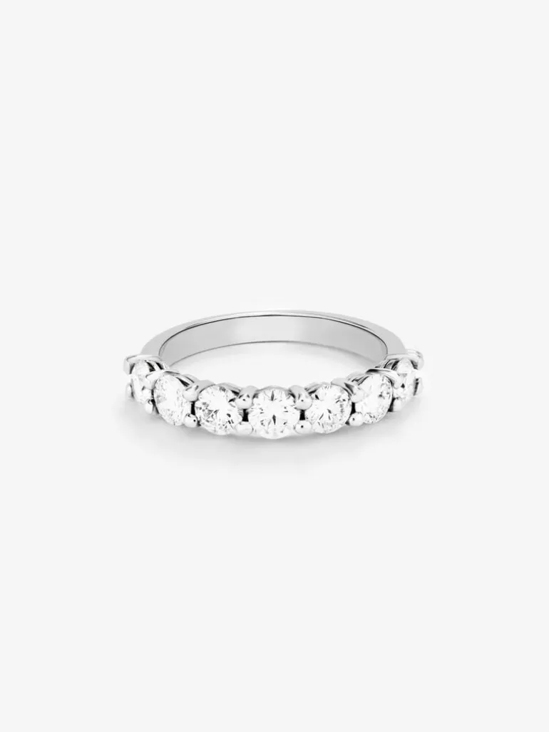 Media alianza de oro blanco de 18K con 10 diamantes en talla brillante con un total de 0,71 cts