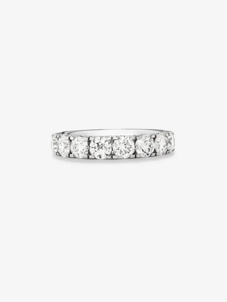 Media alianza de oro blanco de 18K con 11 diamantes en talla brillante con un total de 0,55 cts