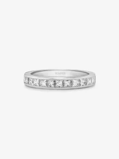 Media alianza de oro blanco de 18K con 13 diamantes en talla princesa con un total de 0,98 cts