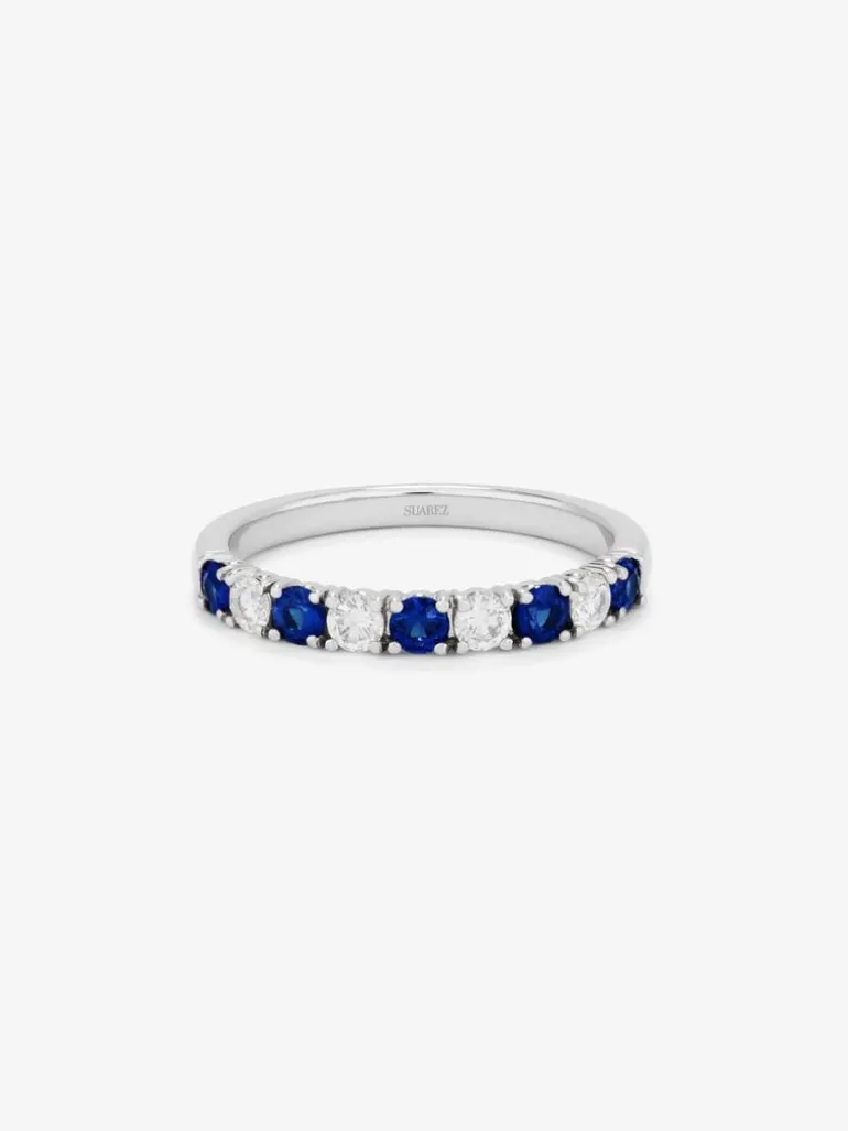 Media alianza de oro blanco de 18K con 5 zafiros azules en talla brillante con un total de 0,39 cts y 4 diamantes en talla brillante con un total de 0,24 cts